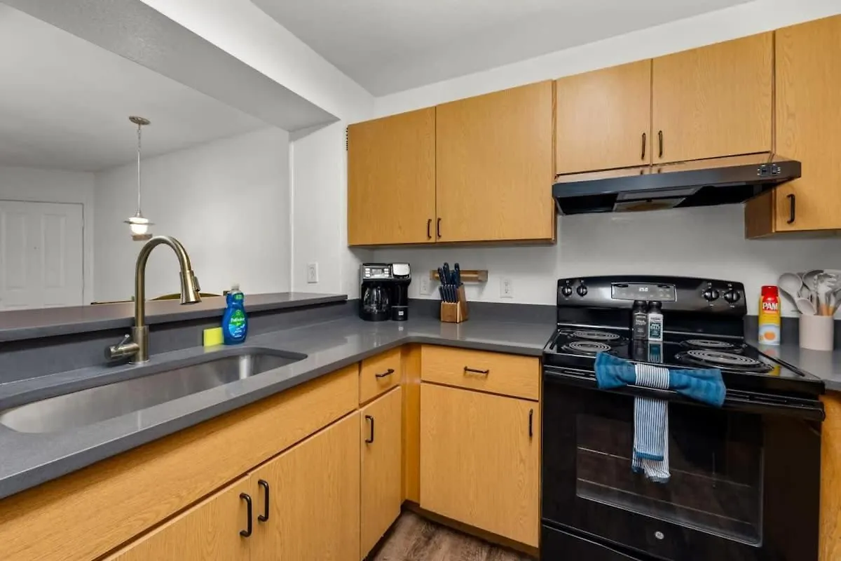 Apartament 5 Mi To Busch Gardens + 2 Mi To Usf + Pool + Gym Tampa