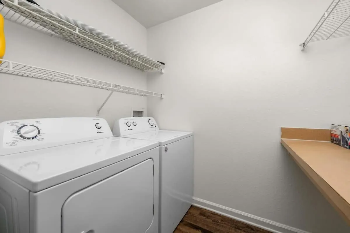 Apartament 5 Mi To Busch Gardens + 2 Mi To Usf + Pool + Gym Tampa