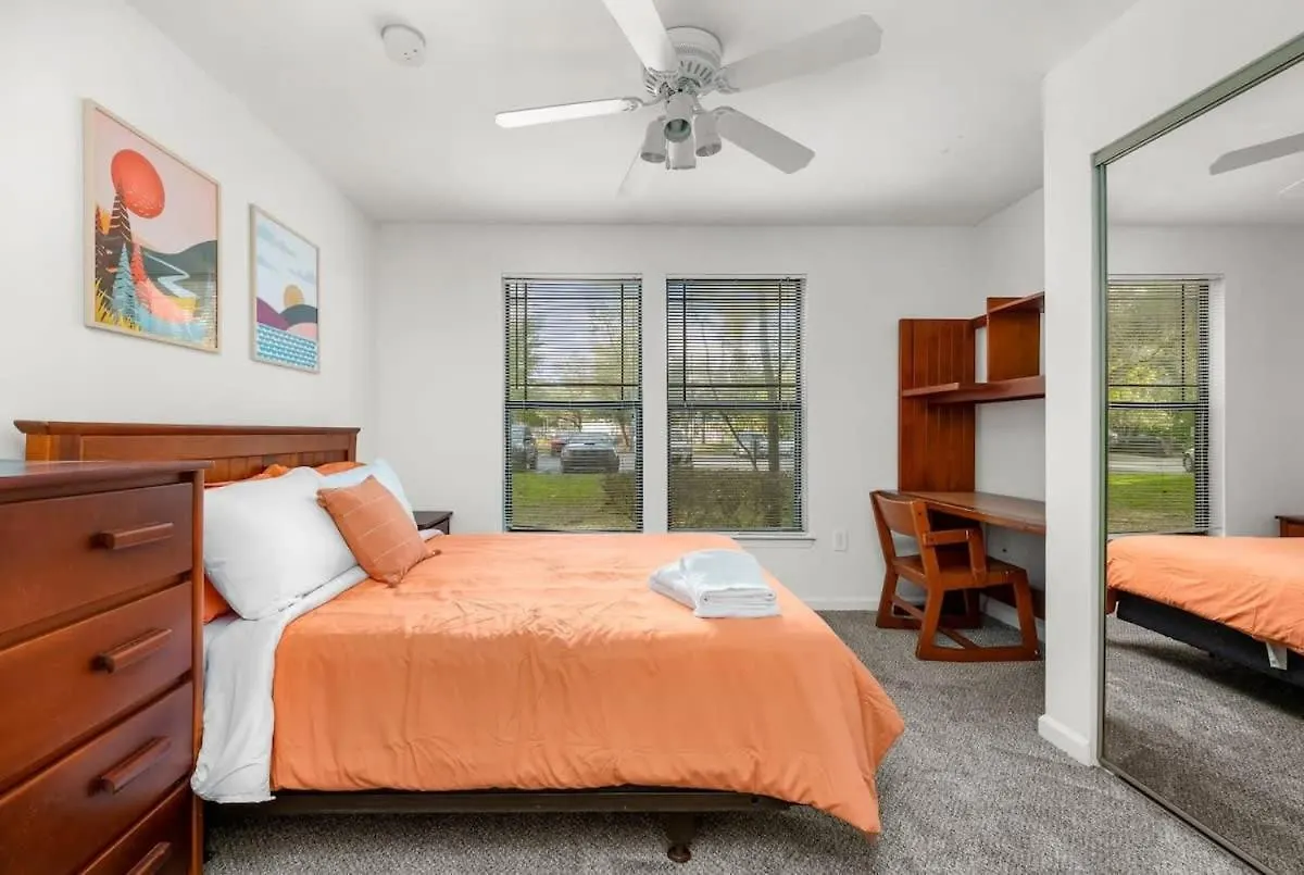 Apartament 5 Mi To Busch Gardens + 2 Mi To Usf + Pool + Gym Tampa 0*,  Stany Zjednoczone Ameryki